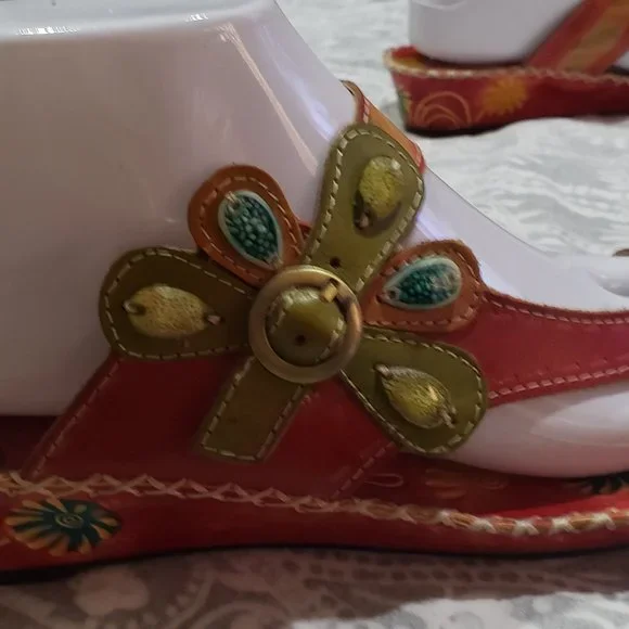 L' Artiste Sandals - Picture 1 of 8